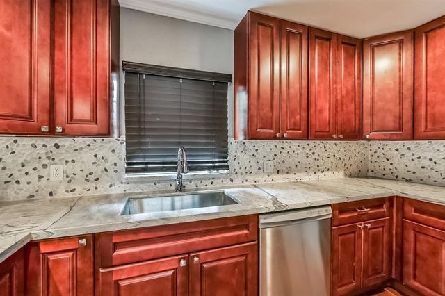 6530 Westview Drive, Houston, TX 77055