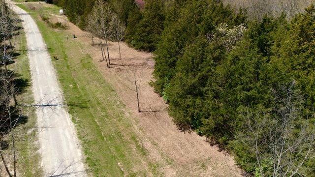 1307 TARA RD, Jefferson City, MO 65101