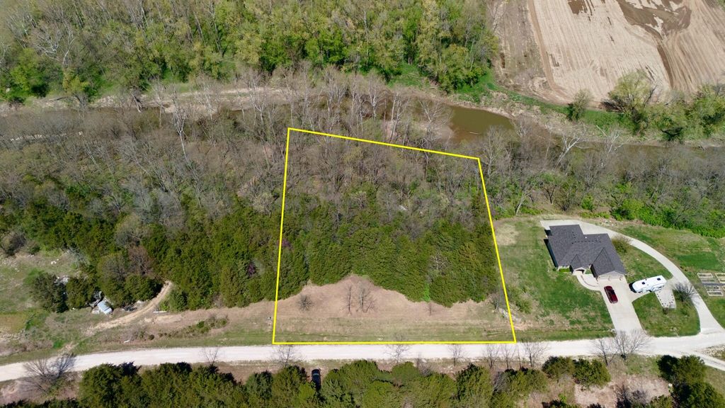 1307 TARA RD, Jefferson City, MO 65101