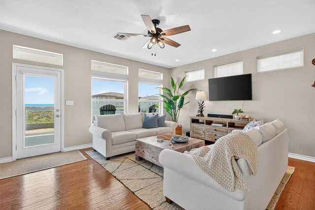 853 Oceanside Dr, Port Aransas, TX 78373