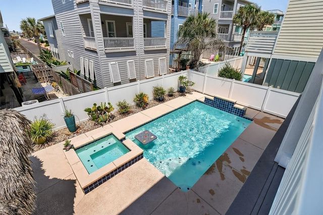 853 Oceanside Dr, Port Aransas, TX 78373