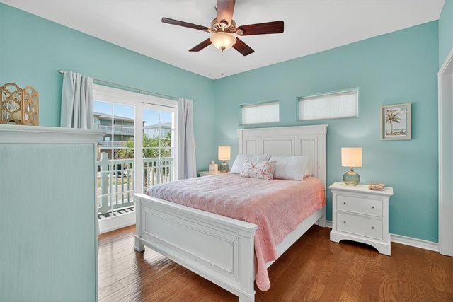 853 Oceanside Dr, Port Aransas, TX 78373