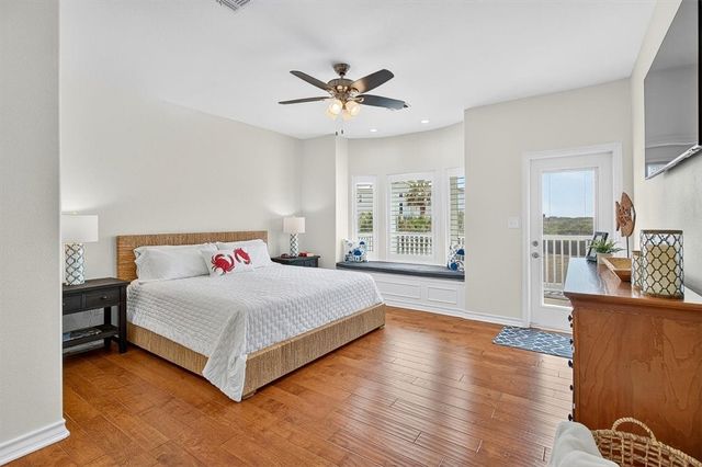 853 Oceanside Dr, Port Aransas, TX 78373