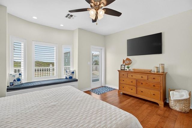 853 Oceanside Dr, Port Aransas, TX 78373