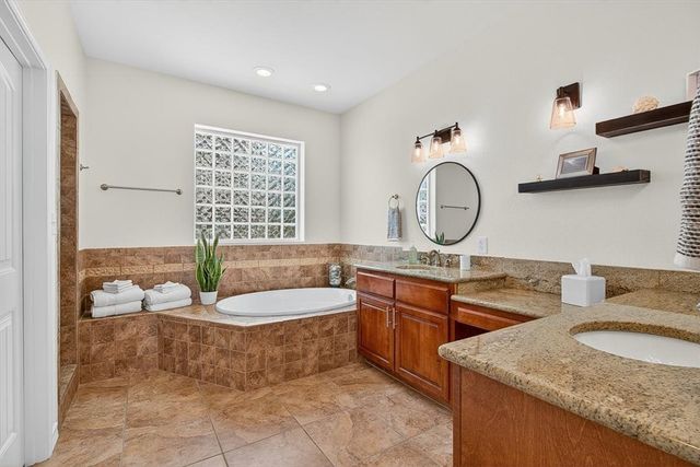 853 Oceanside Dr, Port Aransas, TX 78373