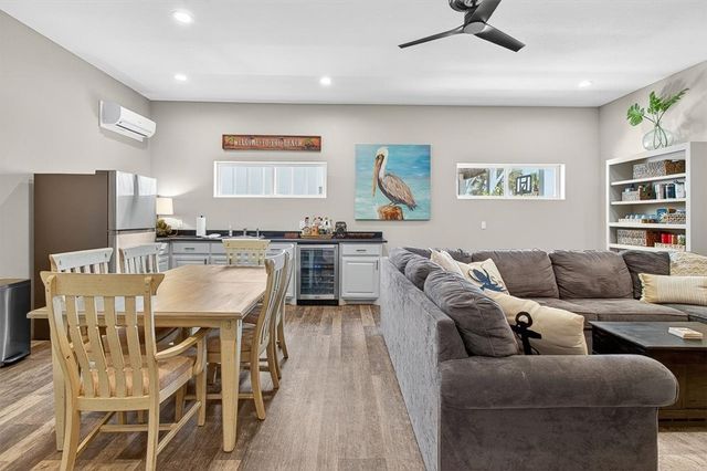 853 Oceanside Dr, Port Aransas, TX 78373