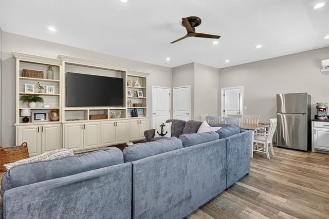 853 Oceanside Dr, Port Aransas, TX 78373