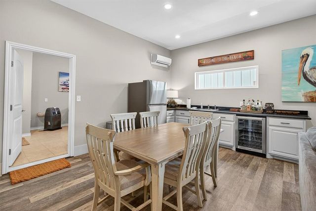 853 Oceanside Dr, Port Aransas, TX 78373