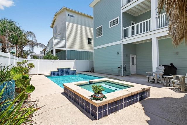 853 Oceanside Dr, Port Aransas, TX 78373