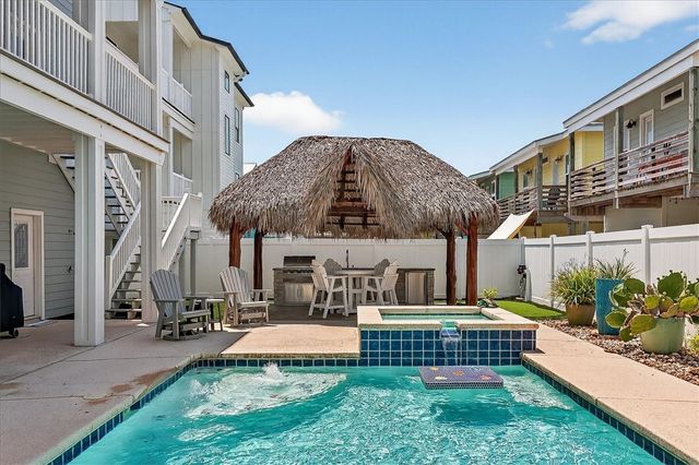 853 Oceanside Dr, Port Aransas, TX 78373