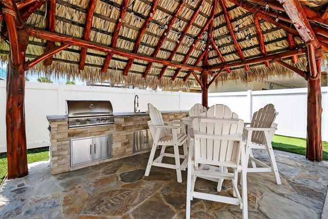 853 Oceanside Dr, Port Aransas, TX 78373