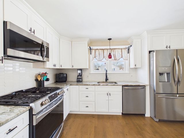 112 Lawson Ave, Acushnet, MA 02743