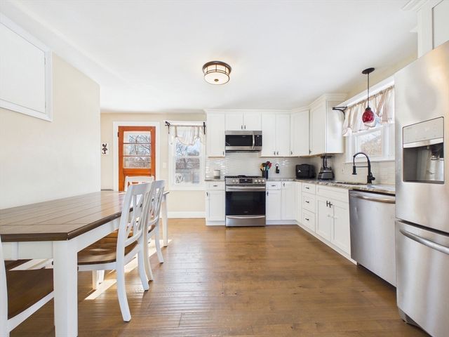 112 Lawson Ave, Acushnet, MA 02743