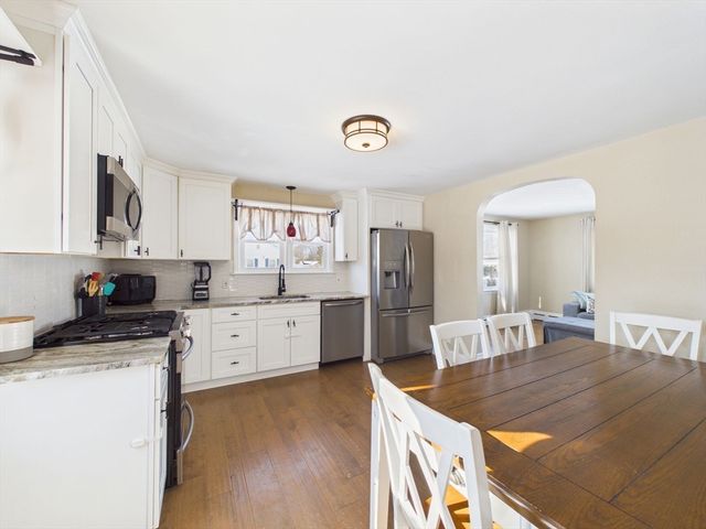 112 Lawson Ave, Acushnet, MA 02743