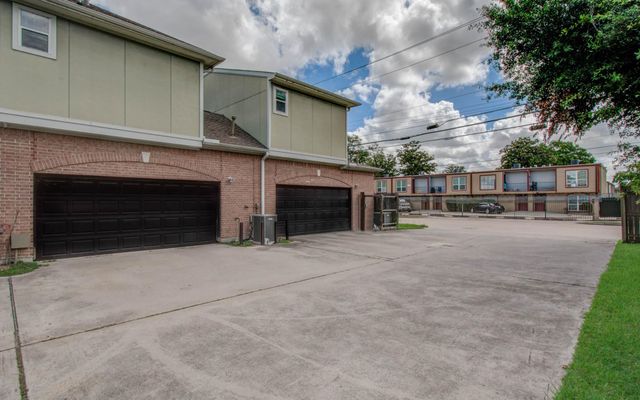 10205 Brooktree Drive, Houston, TX 77043