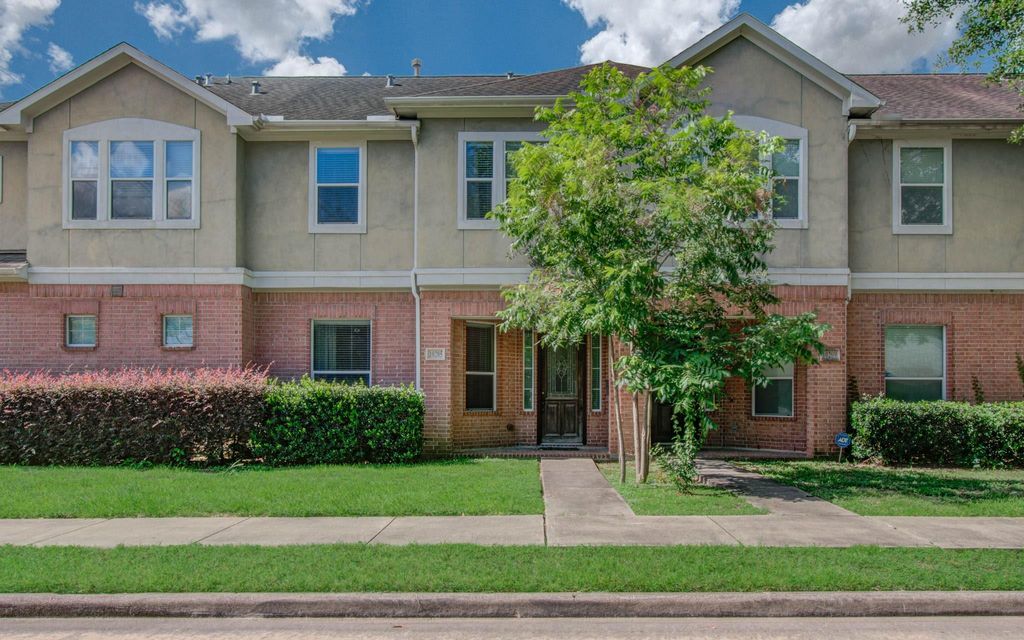 10205 Brooktree Drive, Houston, TX 77043