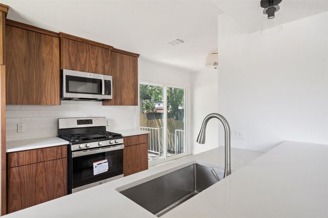 1800 Nicole CIR B, Round Rock, TX 78664