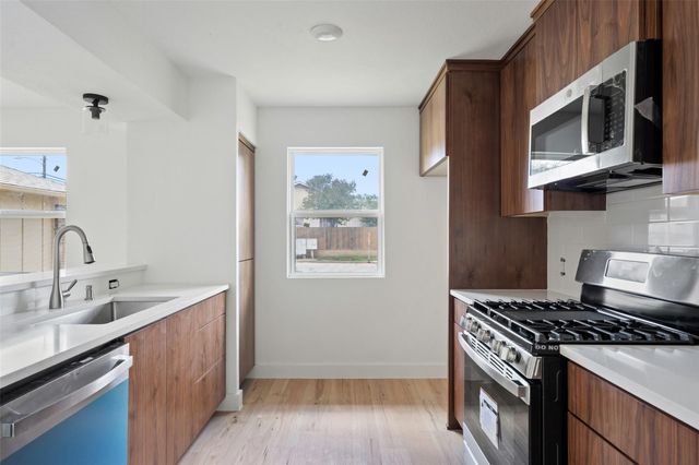 1800 Nicole CIR B, Round Rock, TX 78664