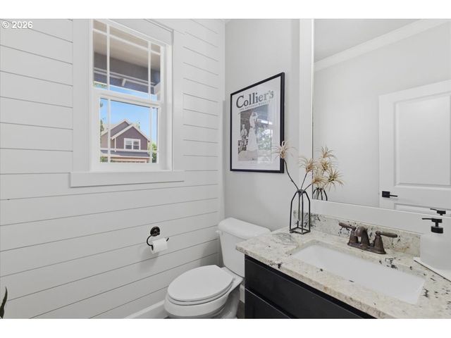 12450 SHENANDOAH Dr, Oregon City, OR 97045