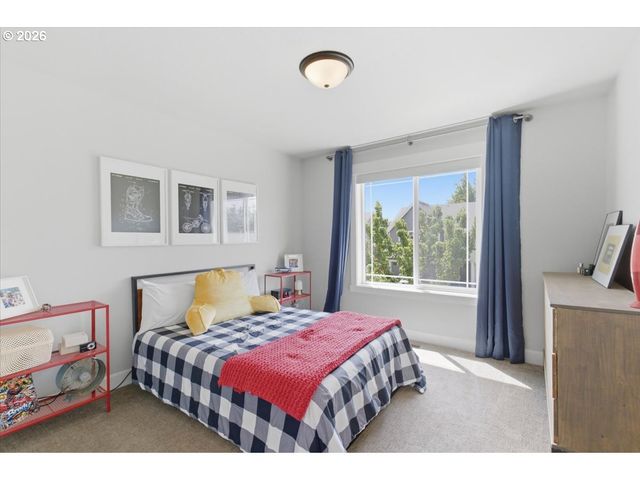 12450 SHENANDOAH Dr, Oregon City, OR 97045