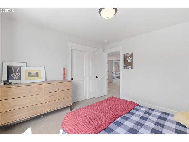 12450 SHENANDOAH Dr, Oregon City, OR 97045