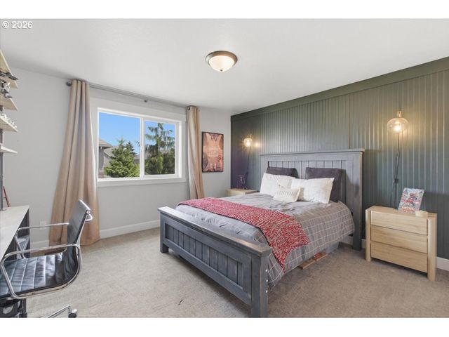 12450 SHENANDOAH Dr, Oregon City, OR 97045