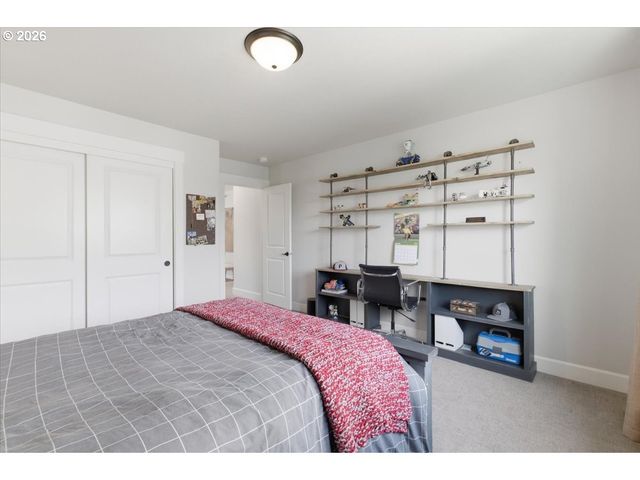 12450 SHENANDOAH Dr, Oregon City, OR 97045