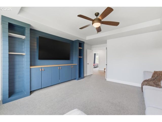 12450 SHENANDOAH Dr, Oregon City, OR 97045