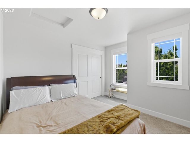 12450 SHENANDOAH Dr, Oregon City, OR 97045