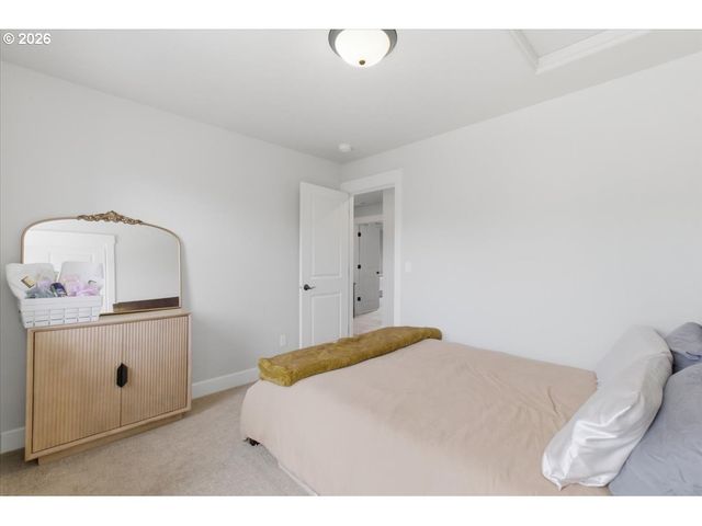 12450 SHENANDOAH Dr, Oregon City, OR 97045