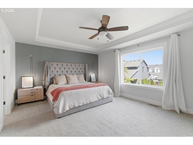 12450 SHENANDOAH Dr, Oregon City, OR 97045