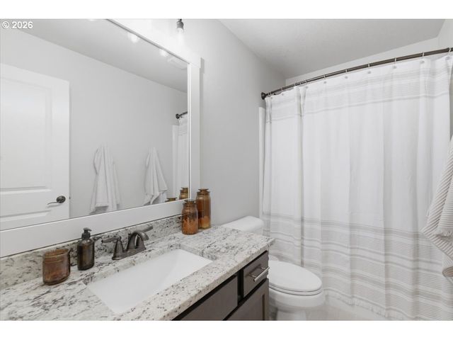 12450 SHENANDOAH Dr, Oregon City, OR 97045
