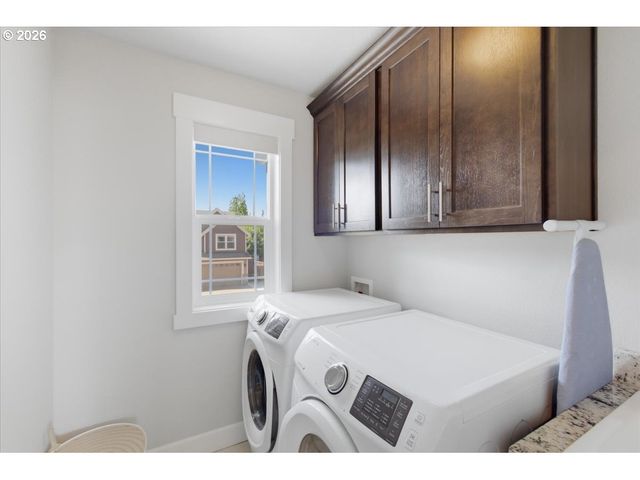 12450 SHENANDOAH Dr, Oregon City, OR 97045