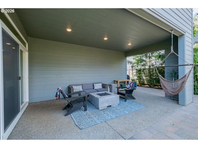12450 SHENANDOAH Dr, Oregon City, OR 97045