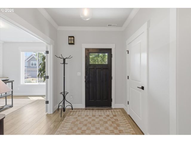 12450 SHENANDOAH Dr, Oregon City, OR 97045