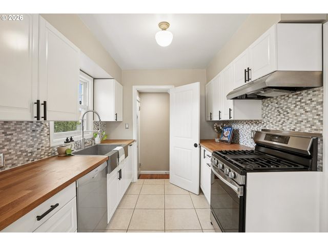 7436 N SEWARD Ave, Portland, OR 97217