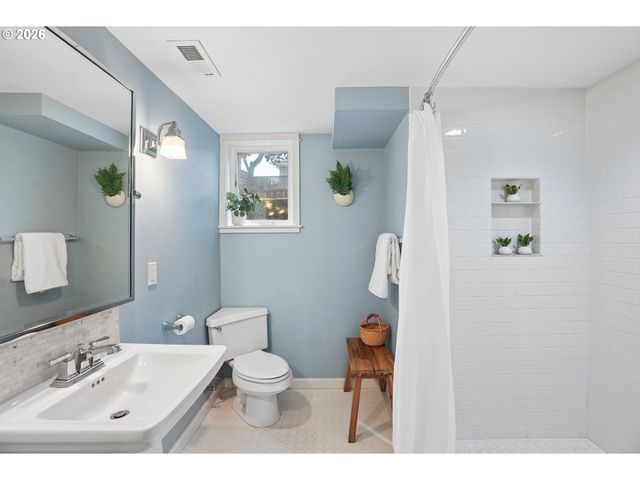 7436 N SEWARD Ave, Portland, OR 97217