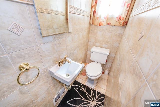 34 Bobbink Terrace, East Rutherford, NJ 07073