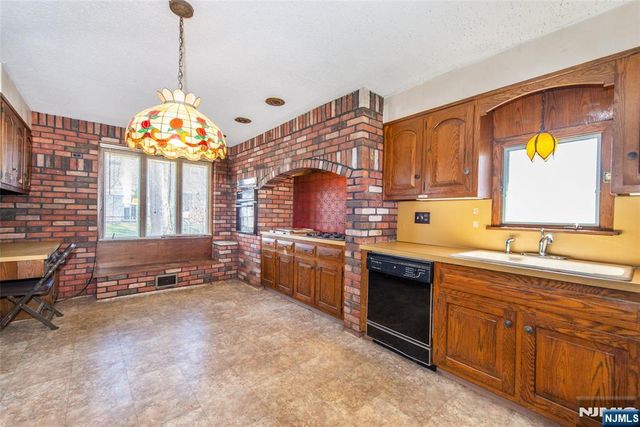 34 Bobbink Terrace, East Rutherford, NJ 07073