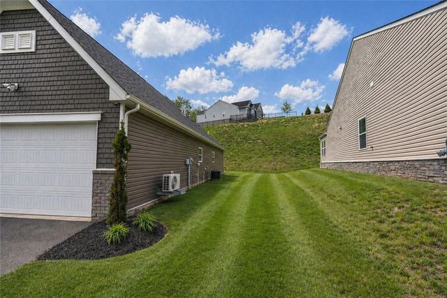 105 Deana Dr, Robinson Twp, PA 15136