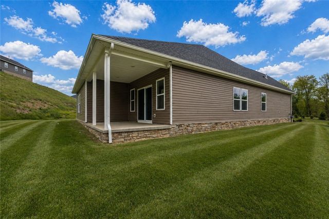 105 Deana Dr, Robinson Twp, PA 15136