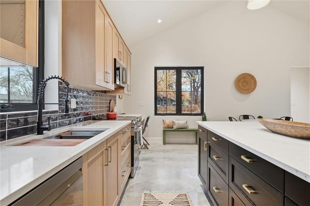 516 Lake Street, Lawrence, KS 66044