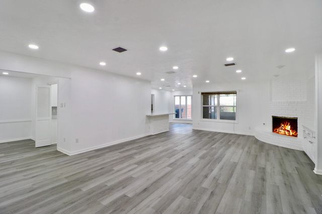 9807 Braewick Drive, Houston, TX 77096