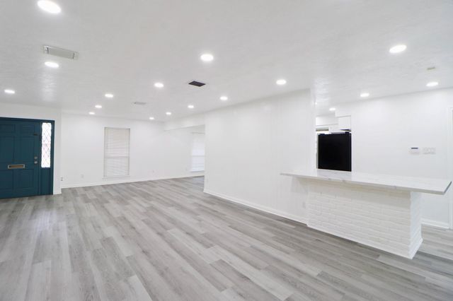 9807 Braewick Drive, Houston, TX 77096