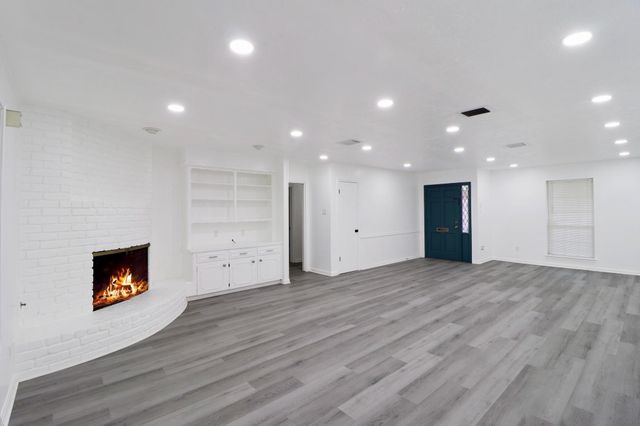 9807 Braewick Drive, Houston, TX 77096