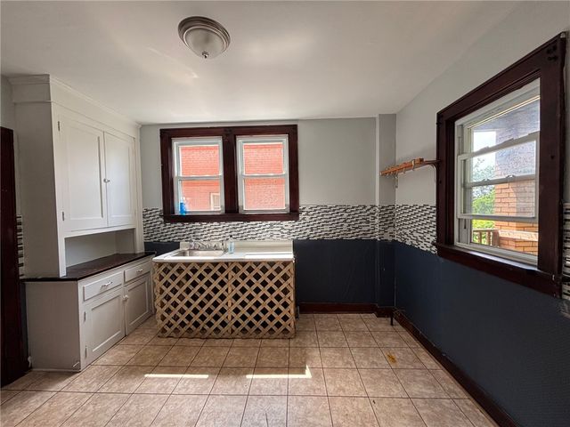 2728 Woodstock Ave, Swissvale, PA 15218