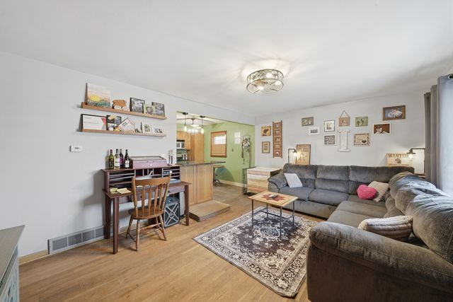 7800 New Castle Avenue, Burbank, IL 60459