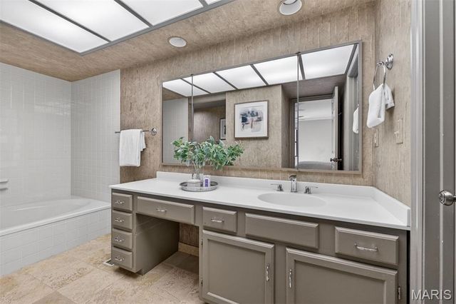 170 N Brentwood Boulevard, Clayton, MO 63105