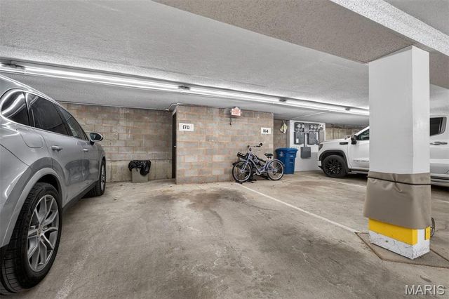 170 N Brentwood Boulevard, Clayton, MO 63105