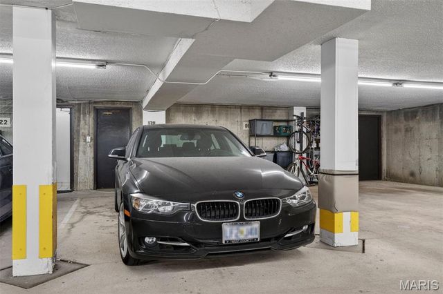 170 N Brentwood Boulevard, Clayton, MO 63105